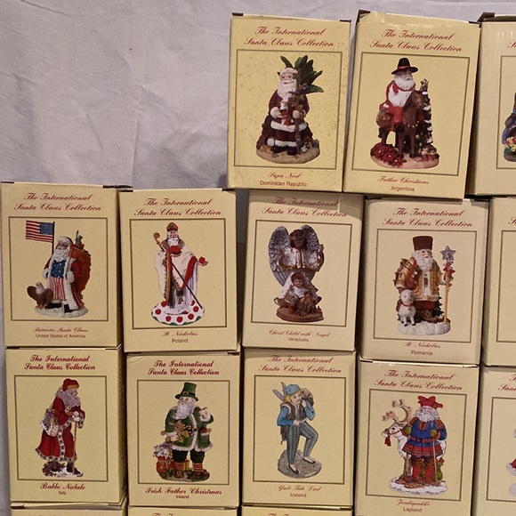 Vintage The International Santa Collection Lot of 41 figurines - Picture 2 of 7